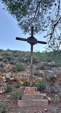 Cruz en memorial del accidente de Santiago Iraola